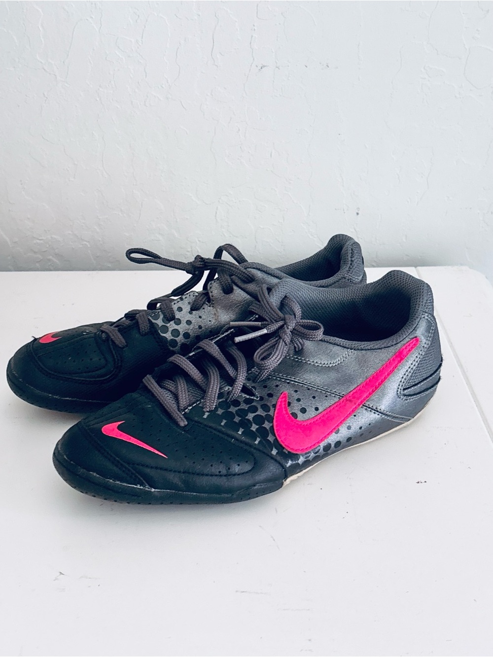 Nike Elastico Grey and Hot Pink Turf Soccer Shoes, 6.5
